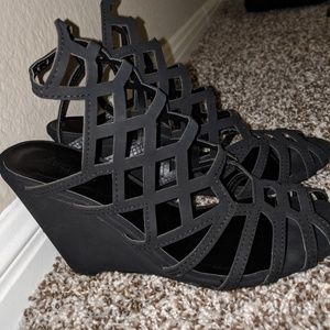 Black strappy wedges